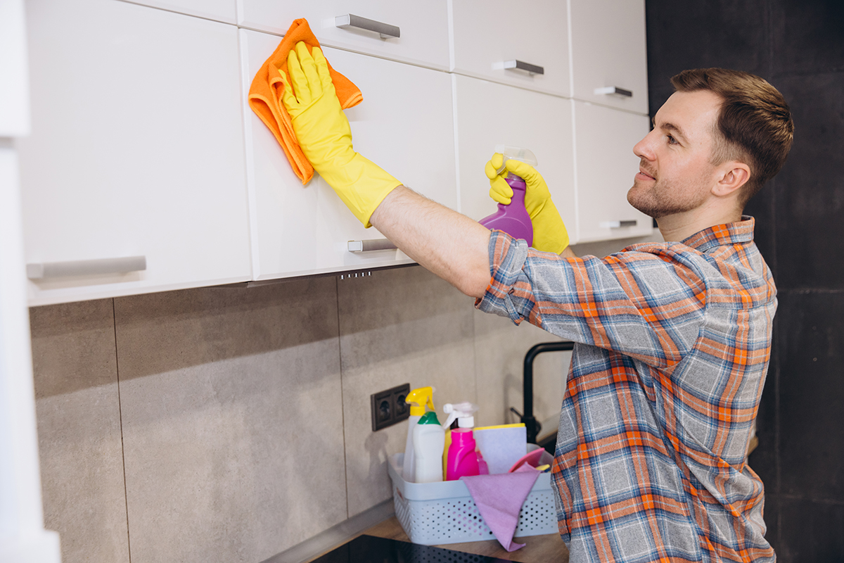 Top-to-bottom deluxe cleaning